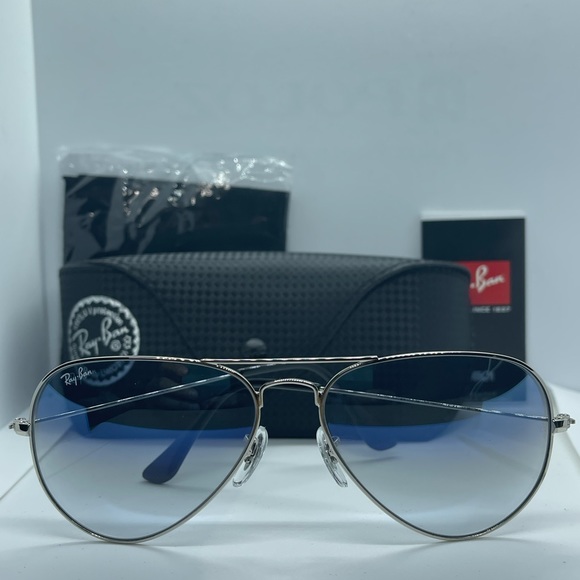 Ray-Ban Other - BNIB Rayban Silver with Blue Gradient Lens Rb3025